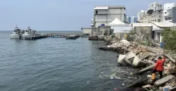 Kondisi air laut di kawasan Pantai Mutiara, Penjaringan, Jakarta Utara, Senin, 1 Desember 2025. (Sumber: POSKOTA | Foto: Pandi Ramedhan)