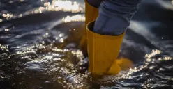 Ilustrasi bencana banjir. (Sumber: Freepik/@ninjason1)