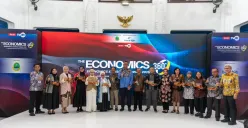Economics 360° Roundtable Discussions 2025 di Gedung Sate, Bandung, yang didukung bank bjb, melakukan diskusi lintas pemangku kepentingan dan pemberian penghargaan bagi UMKM berprestasi. (Sumber: Corporate Secretary bank bjb)