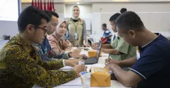 bank bjb kembali hadir memberikan solusi konkret dalam memperluas akses layanan keuangan bagi masyarakat desa, dengan memfasilitasi pembukaan rekening bagi warga terdampak kebijakan pembatasan tambang. (Sumber: Corporate Secretary Bank BJB.)