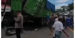 Kecelakaan maut terjadi di Tol KM 111-112 Tol Purbaleunyi arah Jakarta, Selasa siang, 2 Desember 2025. (Sumber: X/@neVerAl0nely)