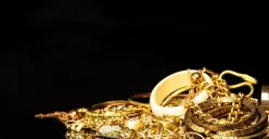 Daftar harga emas perhiasan hari ini Selasa, 2 Desember 2025 (Sumber: Shutterstock)