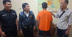 Kanit Reskrim Polsek Cinere, Iptu Firman didampingi Humas Polsek Cinere Aipda Yudho beserta Katim Opsnal berhasil menangkap pelaku pembobol pencuri Toko Plastik dalam Operasi Sikat Jaya 2025. (Sumber: Poskota/Angga Pahlevi)