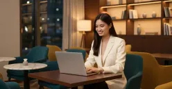 Hasil edit prompt Gemini AI wanita cantik di cafe aesthetic (Sumber: Freepik/benzoix)