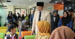 Wakil Wali Kota Cimahi, Adhitia Yudisthira meresmikan klinik persalinan 24 jam di Puskesmas Cipageran, Cimahi Utara, Senin, 1 Desember 2025. (Sumber: Dok. Diskominfo Kota Cimahi)
