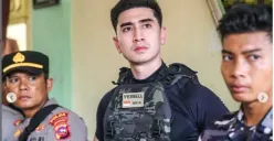 Verrel Bramasta ungkap alasannya menggunakan rompi taktis saat melihat korban banjir di Padang (Sumber: Instagram/@bramastavrl)