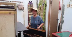 Nurzibah, korban bencana angin puting beliung di Kampung Serang, Desa Taman Sari, Kecamatan Setu, Kabupaten Bekasi. (Sumber: POSKOTA | Foto: Nurpini Aulia Rapika)