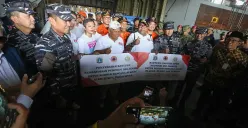 Jajaran DPRD DKI Jakarta mendampingi Pemerintah Provinsi DKI Jakarta saat pelepasan bantuan untuk korban bencana di Aceh, Sumatera Utara, dan Sumatera Barat, Minggu, 30 November 2025. (Sumber: Dok DDJP)