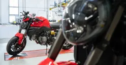 Ducati Monster V2 terbaru hadir dengan pembaruan desain dan teknologi. (Sumber: Ducati)
