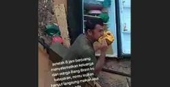 Petugas kelaparan buka kulkas hanyut di tengah banjir (Sumber: X/@sharpandshark)
