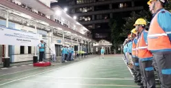 General Manager PLN UID Jakarta Raya, Moch. Andy Adchaminoerdin, melepas Petugas Pemulihan Kelistrikan untuk membantu recovery jaringan listrik pascabencana di Aceh. (Sumber: Dok. PLN UID Jakarta Raya)