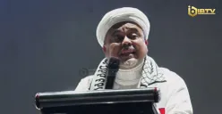 Mantan Petinggi Front Pembela Islam (FPI), Habib Rizieq Shihab saat memberikan sambutan pada acara Reuni 212 di lapangan Monumen Nasional (Monas), Gambir, Jakarta Pusat, Selasa, 2 Desember 2025 malam. (Sumber: YouTube Reuni 212)