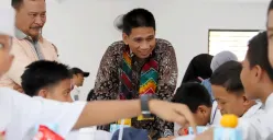 Wamendagri, Akhmad Wiyagus, mengunjungi Sekolah Rakyat Sentra Budi Luhur Banjarbaru, Kalimantan Selatan (Kalsel), Rabu, 3 Desember 2025. (Sumber: Puspen Kemendagri)