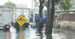Suku Dinas SDA Jakarta Utara saat menanggulangi Rob. (Sumber: Kominfotik Pemprov Jakarta)