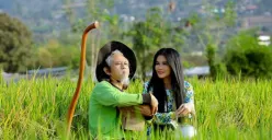 Kenal lebih dalam sosok Karina Ranau, istri almarhum Epy Kusnandar. Dari karier sebagai model, pernikahan beda usia 20 tahun dan profil lengkapnya. (Sumber: Instagram/@karinaranau9)