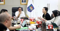 Mendagri, Tito Karnavian menerima kunjungan Wamen PPPA, Veronica Tan (kedua dari kanan) di Rumah Dinas Mendagri, Jakarta, Rabu, 3 Desember 2025. (Sumber: Puspen Kemendagri)