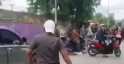 Pasutri diduga jadi korban perampasan motor oleh oknum debt collector. (Sumber: jktinfoid)