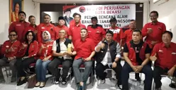 DPC PDI Perjuangan Kota Bekasi menggalang dana kemanusiaan di internal partai untuk korban bencana alam di Sumbar, Sumut dan Aceh. (Sumber: Istimewa)
