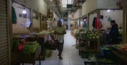 Suasana jual-beli di Pasar Rumput, Jakarta Selatan, Senin, 8 Desember 2025. (Sumber: Poskota/Magang 2)