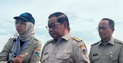 Gubernur Jakarta, Pramono Anung, saat menyampaikan pertanyaan kepada awak media di Penjaringan, Jakarta Utara, Senin, 8 Desember 2025. (Sumber: POSKOTA | Foto: M Tegar Jihad)