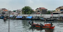 Perairan di Clincing, Jakarta Utara, Selasa, 9 Desember 2025. (Sumber: Poskota/M. Tegar Jihad)