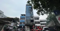Kantor Terra Drone terbakar, Jalan Letnan Jendral Suprapto 160 A, Cempaka Baru, Kemayoran, Jakarta Pusat, Selasa, 9 Desember 2025. (Sumber: Poskota/Pandi Ramedhan)
