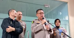 Kepala RS Polri Kramat Jati, Brigjen Prima Heru Yulihartono, saat menyampaikan pernyataan kepada awak media, Selasa, 9 Desember 2025. (Sumber: POSKOTA | Foto: M Tegar Jihad)
