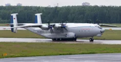 Pesawat angkut militer Antonov AN-22 mengalami kecelakaan tragis di dekat wilayah Ivanovo, timur Moskwa, pada Selasa, 9 Desember 2025. (Sumber: X/@BabakTaghvaee1)