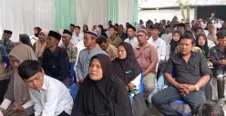 Ratusan pasutri di Rangkasbitung, Lebak, saat mengikuti sidang isbat nikah. (Sumber: POSKOTA | Foto: Samsul Fatoni)