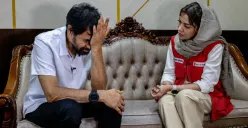 Gubernur Aceh, Mualem, menangis menyaksikan bencana dan kecewa pada sejumlah bupati yang dianggap kabur. (Sumber: X/@yudhabaskoro)