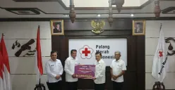 Simbolis penyerahan bantuan sebesar Rp1,5 miliar untuk korban bencana alam Sumatera dan Aceh. (Sumber: Dok. Pemkab Tangerang)