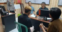 Kedua pelaku saat menjalani pemeriksaan di Mapolsek Petir usai sempat membawa gadis berueia 16 tahun. (Sumber: Istimewa)