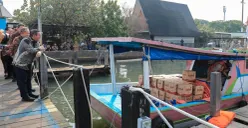 Gubernur Jakarta, Pramono Anung saat melepas bantuan pangan di Pelabuhan Marina, Ancol, Jakarta Utara, pada Kamis, 11 Desember 2025. (Sumber: Dok. Kominfotik Pemprov Jakarta)