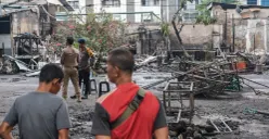 Warga kalibata terkejut dengan aksi pembakaran (Sumber: Poskota/Bilal Nugraha Ginanjar)