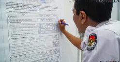 Ilustrasi - Rekapitulasi jumlah hak suara pada Pilkada DKI Jakarta 2024. (Sumber: Poskota | Foto: Ahmad Tri Hawaari)