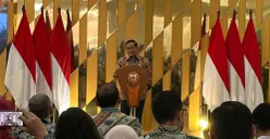 Gubernur Jakarta, Pramono Anung, meresmikan Jakarta Festive Wonders 2025 di Senayan City, Jakarta Selatan, pada Jumat, 12 Desember 2025. 