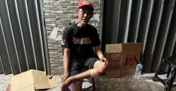 Cerita Andi (55) pemilik warung makan khas Sunda yang panik menyelamatkan diri ketika terjadi kerusuhan debt collector di Kalibata, Jakarta Selatan. (Sumber: Poskota/Pandi Ramedhan)