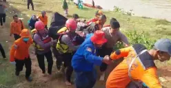 Tim SAR Gabungan mengevakuasi jasad korban tenggelam. (Sumber: Istimewa)
