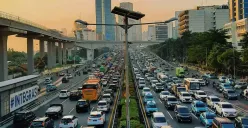 Ilustrasi-Kondisi lalu lintas Jakarta hari ini Sabtu 13 Desember 2025 (Sumber: Unsplash/Revan Pratama)