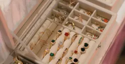 Harga emas perhiasan hari ini, Sabtu, 13 Desember  2025. (Sumber: Pexels)