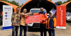 RMA Indonesia menyerahkan Mahindra Scorpio Pik-Up kepada BNPB. (Sumber: Dok. RMA Indonesia)