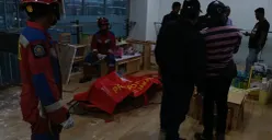 Seorang pria tewas tersengat listrik di Ruko Puri Mutiara Jalan Griya Utama RT 02 RW 05 Kelurahan Sunter Jaya, Tanjung Priok, Jakarta Utara, Sabtu, 13 Desember 2025. (Sumber: Istimewa)