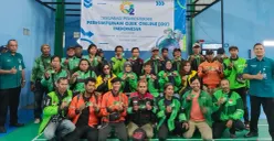 Sopir ojol perhimpunan O2 Kota Depok mendapatkan proteksi diri BPJS Ketenagakerjaan di GOR Satar, Pondok Cina, Beji, Minggu, 14 Desember 2025. (Sumber: Poskota/Angga Pahlevi)