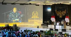 Ketua BK DPRD Jakarta, Yudha Permana memberi sambutan pada ajang BK Award 2025 di Ruang Rapat Paripurna, Gambir, Jakarta Pusat, Sabtu, 13 Desember 2025. (Sumber: Poskota/M. Tegar Jihad)