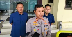 Kapolres Pandeglang, AKBP Dhyno Indra Setyadi, saat diwawancarai wartawan terkait Nataru. (Sumber: Poskota/Samsul Fatoni)