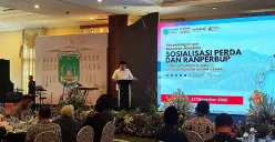 Bupati Pasuruan, Rusdi Sutejo, saat menyampaikan sambutan dalam forum business matching di Finna Golf and Country Club Prigen, Jumat, 12 Desember 2025. (Sumber: Istimewa)