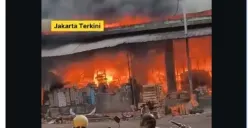 Kronologi kebakaran Pasar Induk Kramat Jati Jakarta Timur pada Senin, 15 Desember 2025 pagi (Sumber: Instagram/@jakartaterkini)