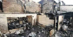 Kebakaran rumah di Grogol berimbas terhadap perjalanan commuter line jalur Tangerang (Sumber: Dokumen (Damkar Jakarta Barat))