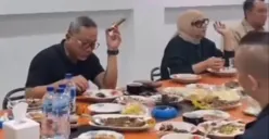 Momen Zulhas dengan santai makan sambil pegang cerutu (Sumber: X/@pengingat.id)