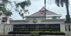 Kejari Kabupaten menerima limphan kasus pidana kosmetik ilegal dari Bareskrim Polri. (Sumber: Poskota/Giffar Rivana)
